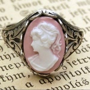 Cameo ring size 9.   NEW !!!
